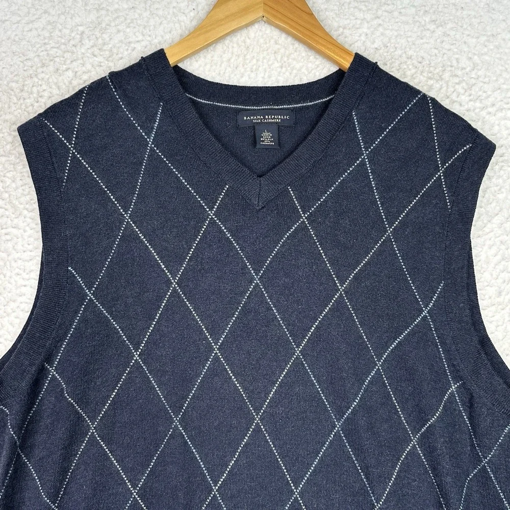Banana Republic Silk Cashmere Sweater Vest Mens Navy Argyle‎ V Neck Classic